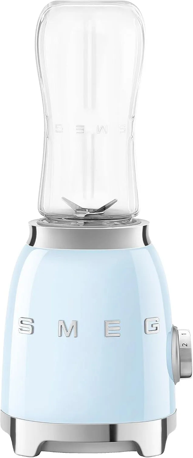 Smeg mixeur PBF01PBUK, personnel rétro style années 50, 2 bouteilles à emporter, capacité 600 ml, puissance 300 W, 2 niveaux de vitesse, bleu pastel