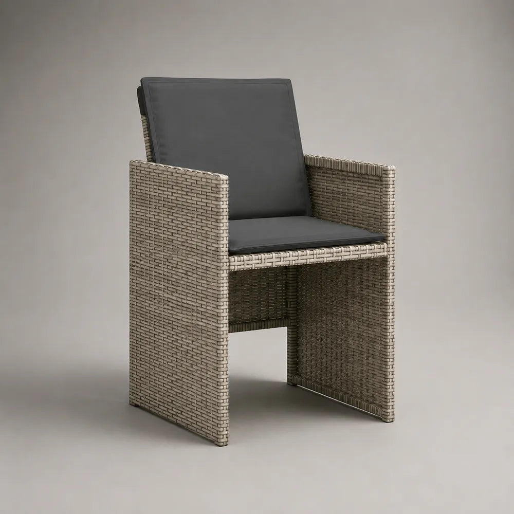 Chaise de jardin avec accoudoirs en résine tressée beige et coussin gris en polyester 65 x 70 x 85 cm