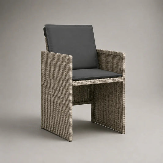 Chaise de jardin avec accoudoirs en résine tressée beige et coussin gris en polyester 65 x 70 x 85 cm